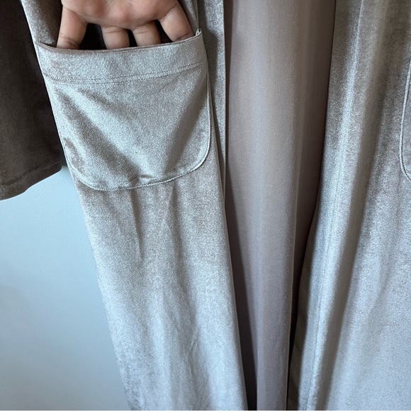 REVOLVE | Young fabulous & broke cream velvet duster small - Picture 5 of 9